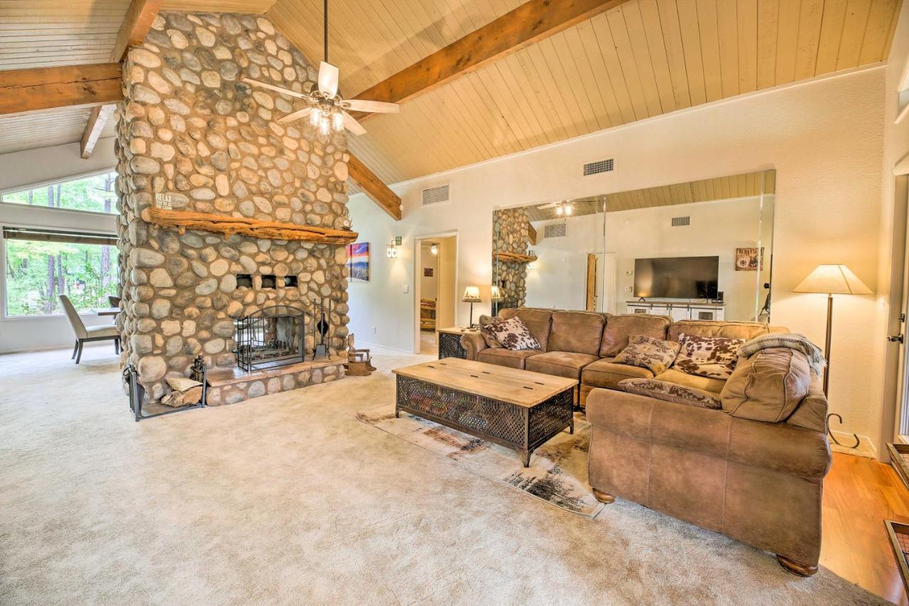 Lush Pinetop Retreat With Large Deck And Wooded Yard! Bagian luar foto