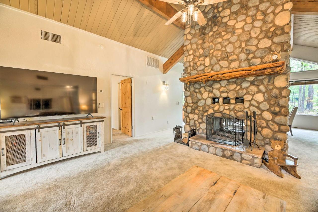 Lush Pinetop Retreat With Large Deck And Wooded Yard! Bagian luar foto