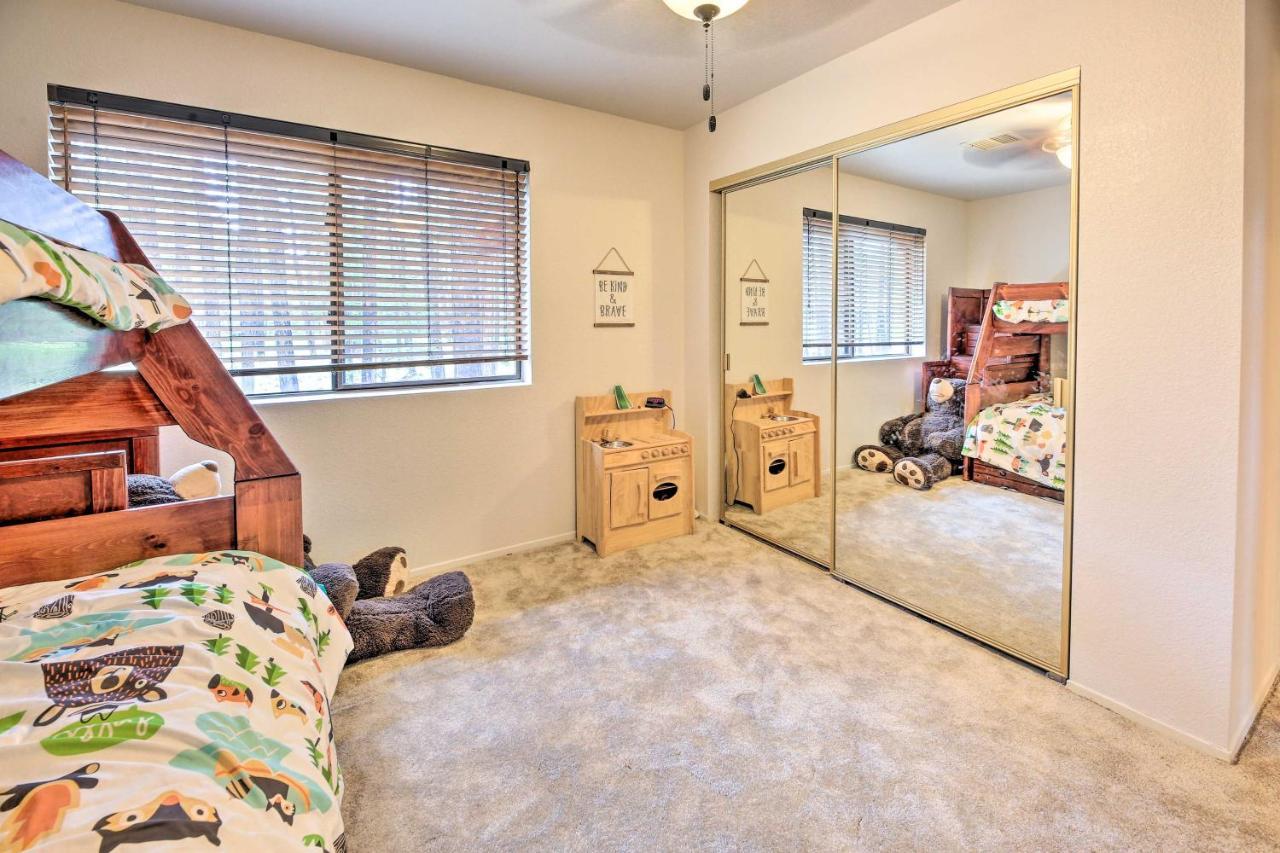 Lush Pinetop Retreat With Large Deck And Wooded Yard! Bagian luar foto