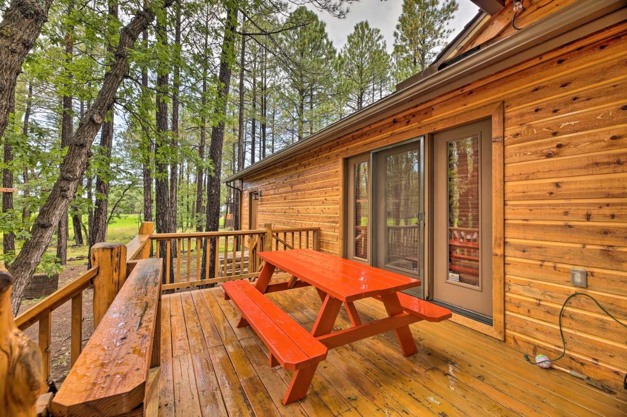 Lush Pinetop Retreat With Large Deck And Wooded Yard! Bagian luar foto